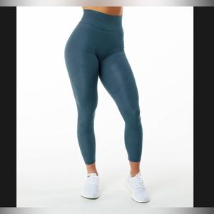 Alphalete Women’s Alphalux Wonder Legging - 27” Whale blue